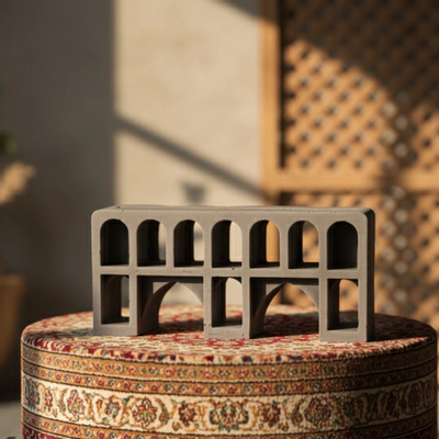 سی و سه پل بتنی تزئینی