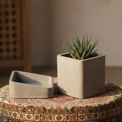 گلدان بتنی مربع