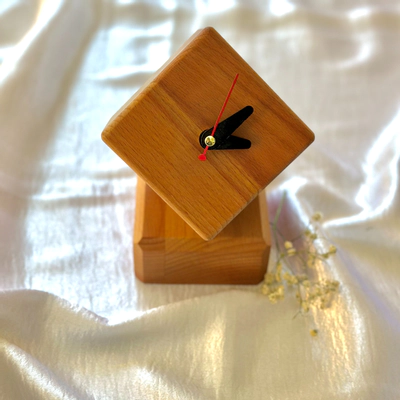 ساعت رومیزی چوبی مکعب